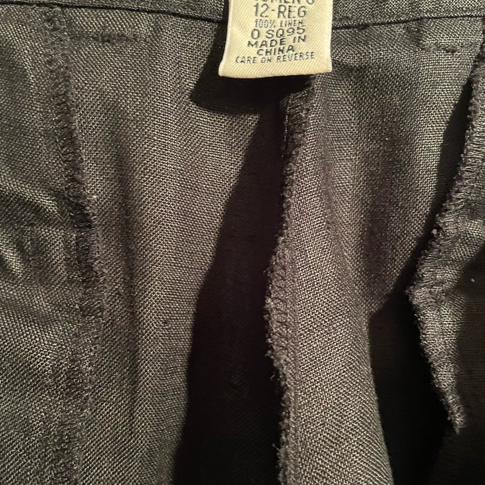 Blk wide/legged cropped style pant; zipper/pockets; cool/comfortable; soft